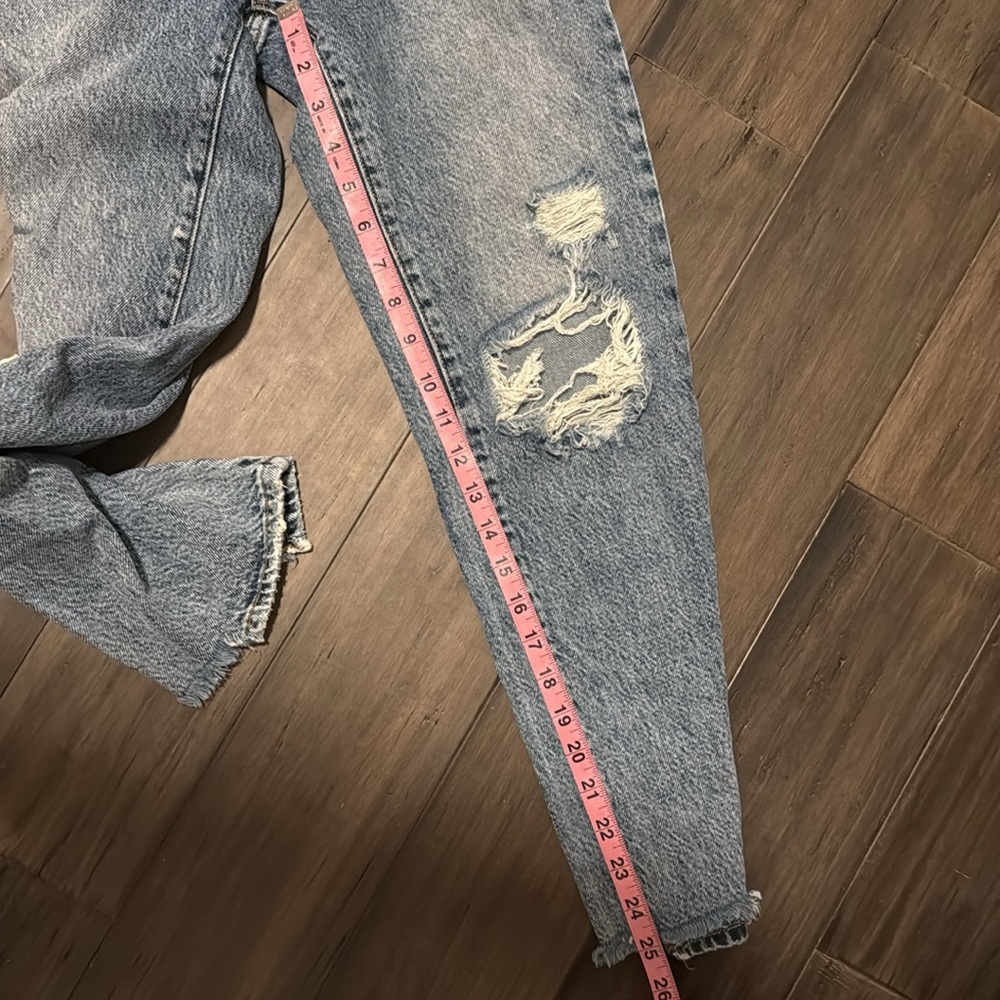 High rise straight jean. These are a size 22! But fit more like a 23 - Picture 5 of 6